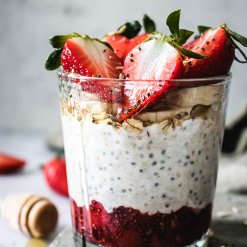 Strawberry Banana Overnight Oats - The Delicious plate