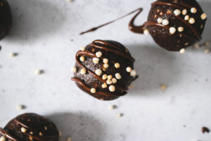 Chocolate Pecan Quinoa Bites