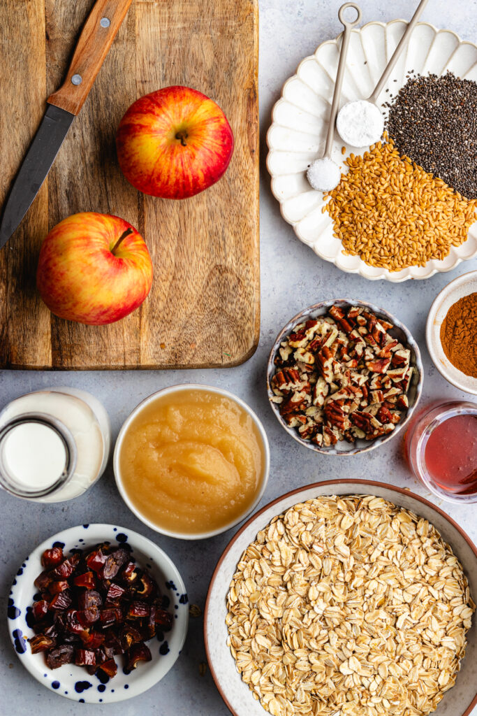 The ingredients needed to make this apple pie baked oats.