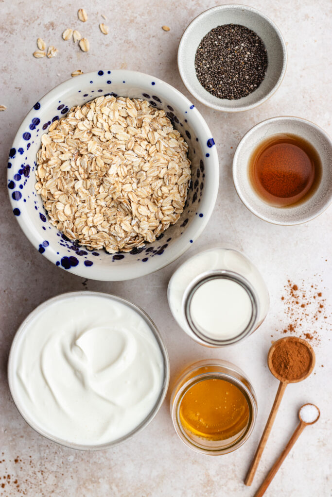 The ingredients needed to make this Cinnamon roll overnight oats recipe.