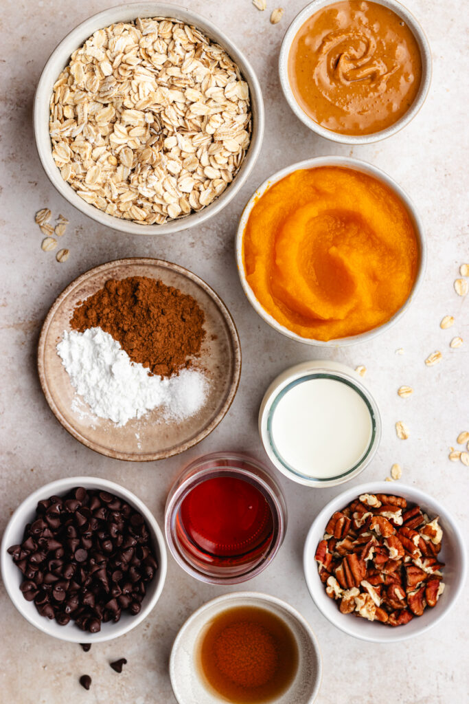 All the ingredients needed to make this Pumpkin spice baked oats.