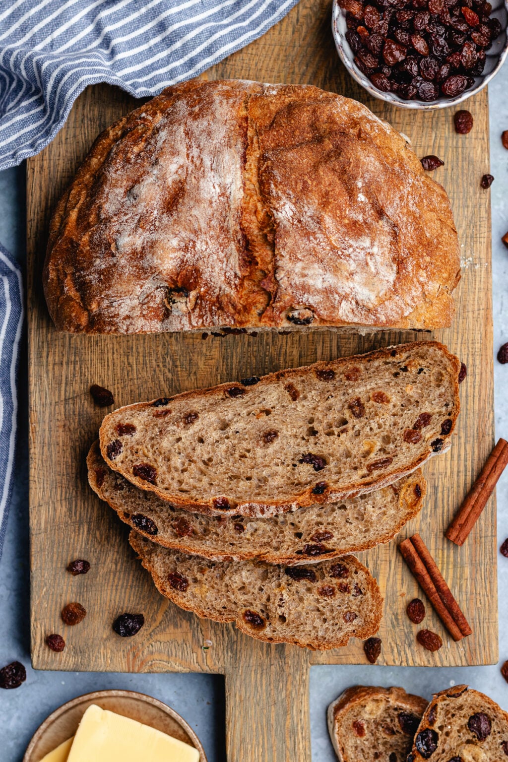 No knead cinnamon raisin bread - The Delicious plate