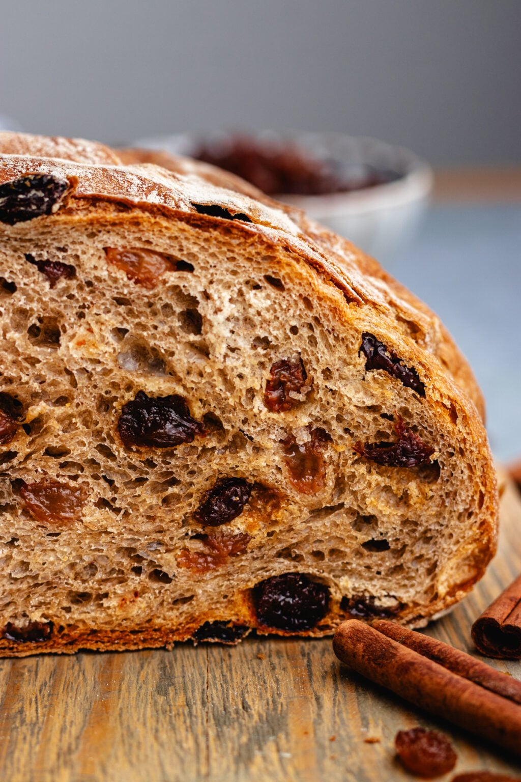 No knead cinnamon raisin bread - The Delicious plate