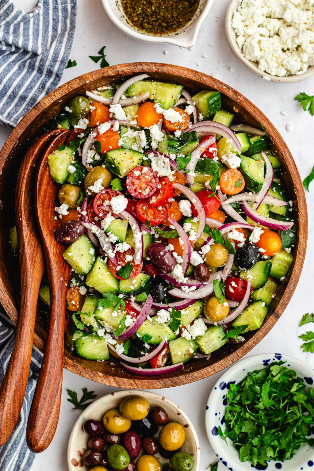 Mediterranean tomato and cucumber salad - The Delicious plate