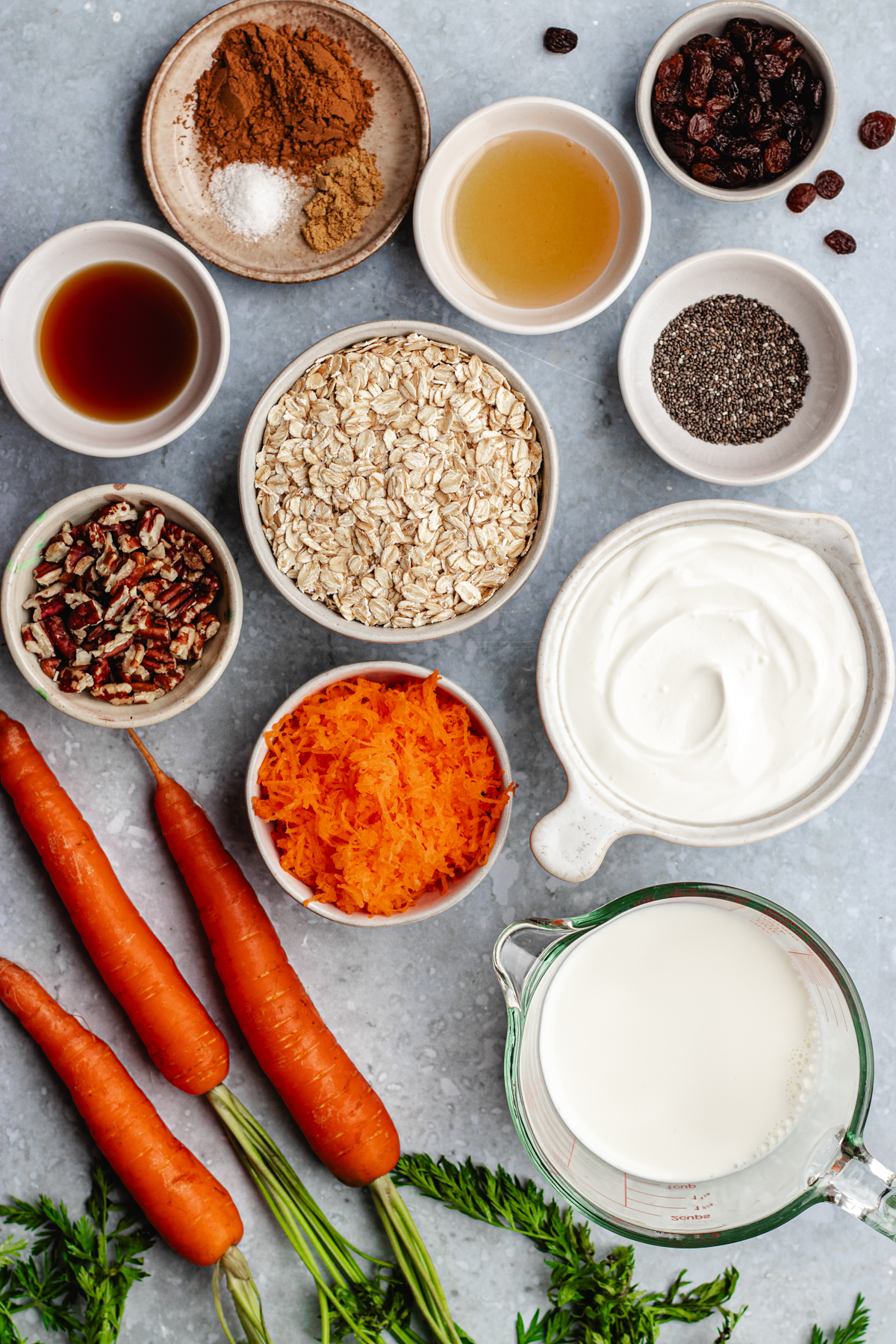 Carrot cake overnight oats - The Delicious plate