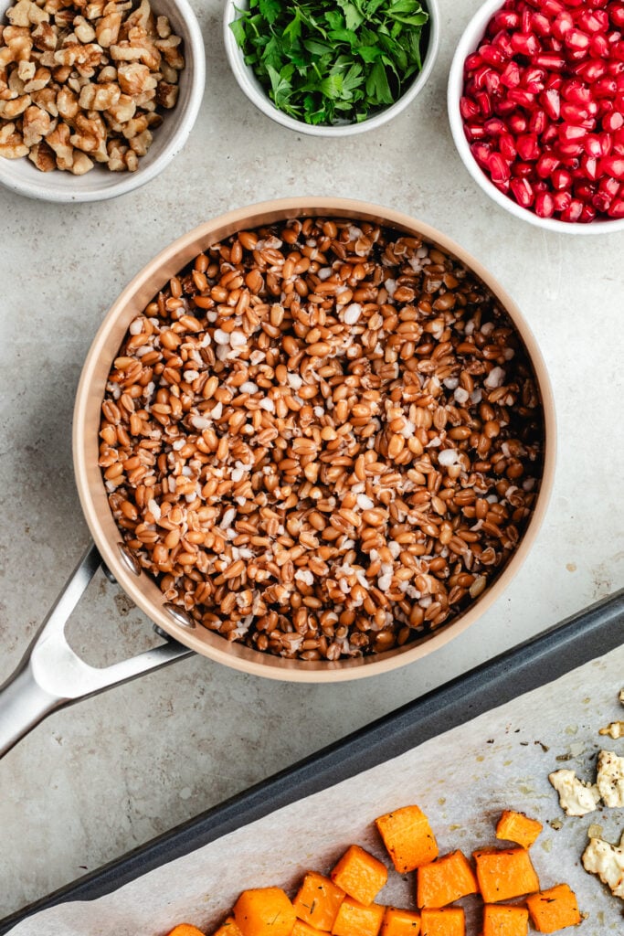 The cooked farro in a pot.