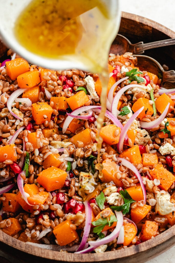 Pouring the dressing over the salad.